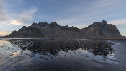 Fototapeta na wymiar Iceland bat mountain and Lake Gairdner