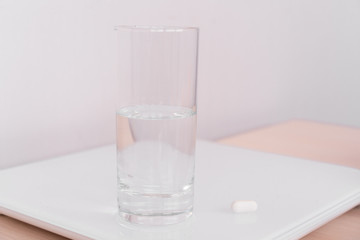  pill and glass of water, treatment for illness and pain