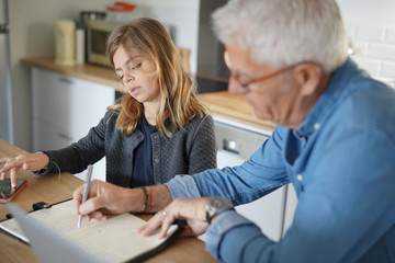 Obraz premium Father and child at home doing online school teaching class