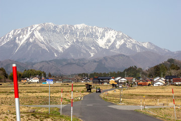 雪国の道路とスノーポール snow pole.