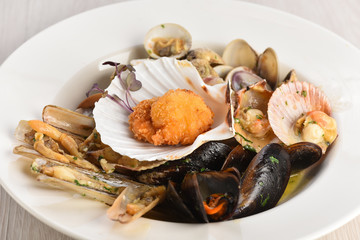 Mussels with herbs in a bowl with lemo