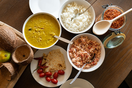 Lankijskie jedzenie, dal, pol sambol, roti, rice