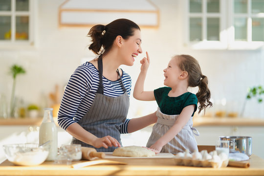 721,826 BEST Cooking Woman IMAGES, STOCK PHOTOS & VECTORS | Adobe Stock