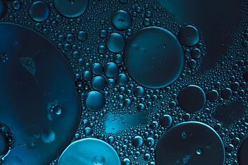 Foto auf Acrylglas Makrofotografie dark blue abstract background, bubbles in transparent liquid