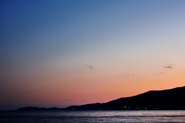 グラデーションの夕空と海　