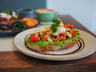 Smash Avocado with Poach Egg