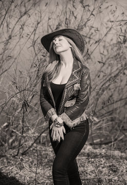 Plus size ( L - XL size) professional model in American country style leather boho jacket and cowboy hat at nature 