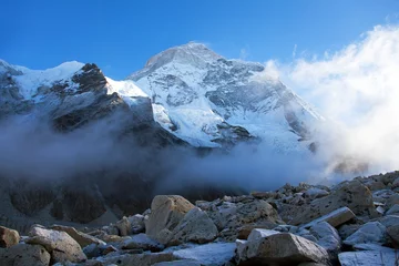 Crédence de cuisine en verre imprimé Makalu Mount Makalu with clouds, Nepal Himalayas mountains