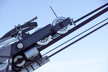A mechanism that pulls a steel rope on a ski lift.