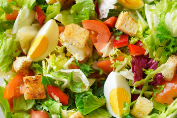 Salad in the morning. Salad with egg, lettuce, tomato, croutons, pepper. Diet, proper nutrition, perfect breakfast.