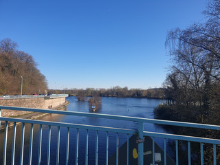 Blick von der Florabrücke auf die Ruhr in Mülheim