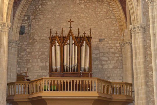 Orgue de l'&eacute;glise de Montflanquin village du d&eacute;partement du Lot et Garonne un des plus beau village de France