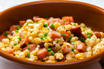salad of  yellow peas, bacon and parsley