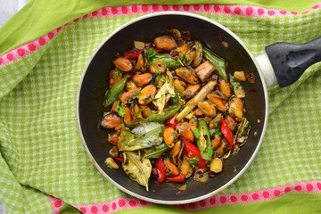 Oseng Kerang Saus Tiram, Indonesian food. Stir-fried mussels with oyster sauce, soy sauce, lemongrass, bayleaf, ginger, garlic and chili.