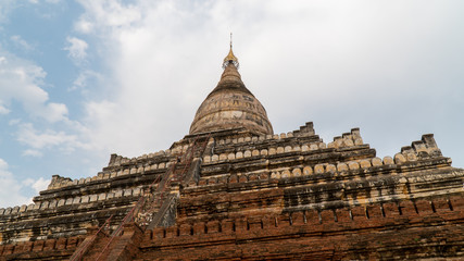 Fototapeta na wymiar Shwesandaw Pagoda Bagan