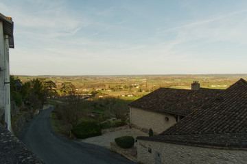 Fototapeta na wymiar Vue sur la plaine depuis Montflanquin village du département du Lot et Garonne un des plus beau village de France