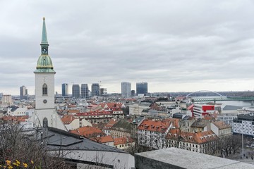 Obraz premium View upon the St. Martin's cathedral in the city centre and cityscape