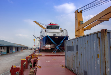 catamaran mount on the main deck of the heavy lift vessel