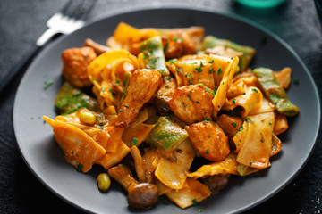 Pasta with sauce and chicken