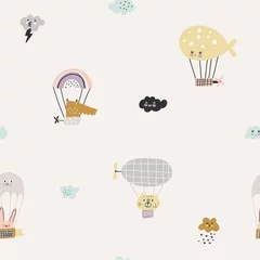 Foto op Plexiglas Dieren onderweg Kinderachtig naadloos patroon met schattige dieren, ballonnen en wolken voor babykleding, doektextuur, textiel of decoratie. Pastelkleuren.