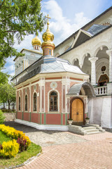 Fototapeta na wymiar Refectory and the Mikheevsky temple in Sergiev Posad