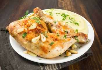 Pollo asado con puré de patata