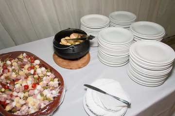 Mesa de pratos de restaurante