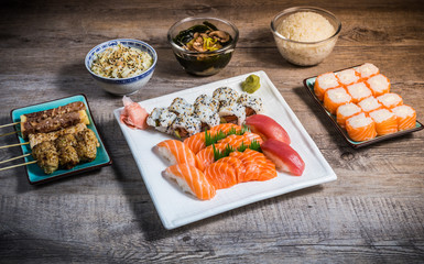 pats japonais de sashimi sushis yakitori maki gyoza © Dimitri