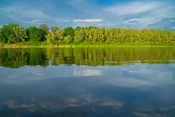 Obraz premium Landscape of beautiful lake with nature reflection. Background and copy space