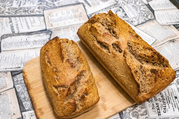 Pan de masa madre de Centeno hecho en casa en molde de horno