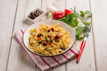 mafalde pasta with capsicum black olives and onions