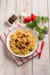 mafalde pasta with capsicum black olives and onions
