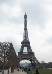Fototapeta na wymiar Torre Eiffel en París Francia