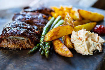 Barbeque ribs, chips, coleslaw and grilled asparagus