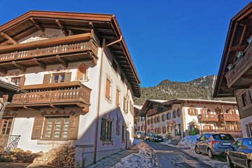 Fototapeta na wymiar Enchanting Bavarian styled houses in Garmisch Partenkirchen