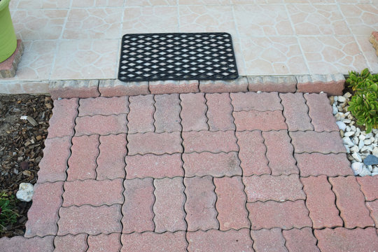 Cr&eacute;ation d'une all&eacute;e en pav&eacute;s autobloquants.