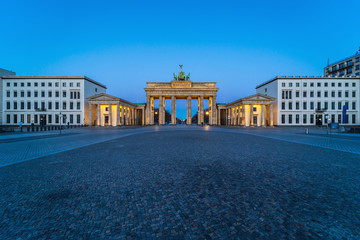 Fototapeta premium Pariser Platz and Brandenburg Gate. Early morning. Desert area caused by quarantine as a result of coronavirus infection. Berlin, Germany. March 2020.