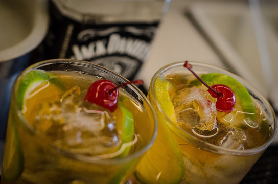 coquetel old fashioned com cereja