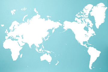 水色背景に白で書かれた世界地図（アジア中心） © tnehala