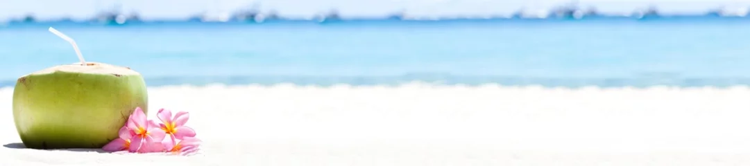 Fototapete Boracay Weißer Strand Tropischer frischer Cocktail am weißen Strand