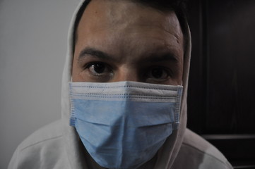 tapabocas, higiene, coronavirus, virus, enfermedad, pandemia, cuarentena, protección, joven con tapabocas, hombre con tapabocas, ocio,  covid19, covid 19