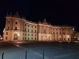 Fototapeta na wymiar Humboldt University in Berlin at night