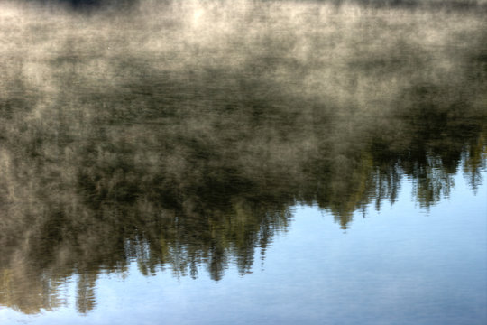 fog over lake © Markus Kauppinen