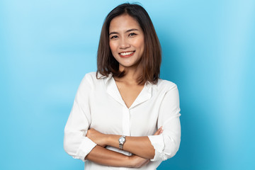 Fototapeta portrait business woman asian on blue background obraz