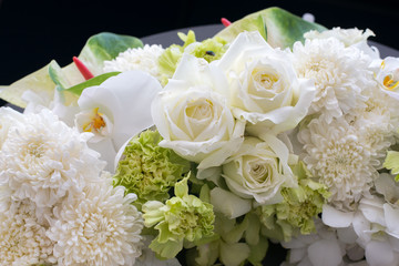 Bunch of white flower decoratin