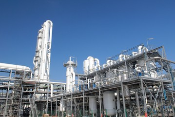 Fototapeta premium Biocarburant, éthanol, usine Téreos de Lillebonne. Colonnes de distillation