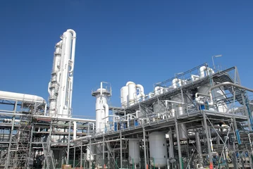 Fotobehang Biocarburant, éthanol, usine Téreos de Lillebonne. Colonnes de distillation © S. Leitenberger