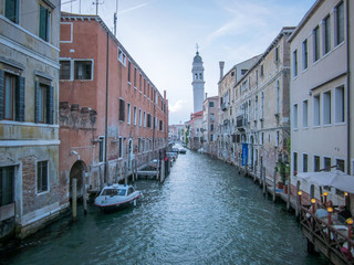 Obraz na płótnie Canvas A portrait shot of grand canal with bridge and surrounding buildings
