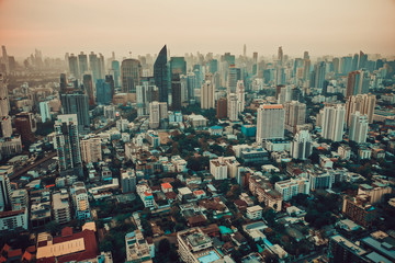 Fototapeta premium Bangkok Widok z lotu ptaka, powyżej dzielnic Sukhumvit i Thonglor w Tajlandii