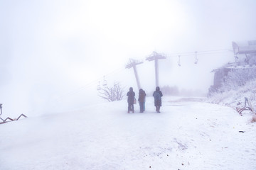 눈으로 덮힌 덕유산의 겨울풍경